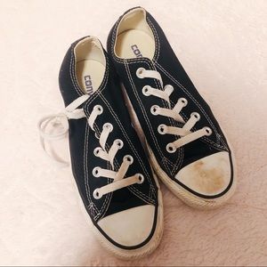 Low Top Black Converse